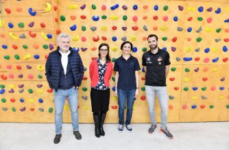 Szilágyi Áron olimpiai bajnok, a MOL Alapítvány jószolgálati nagykövete Fogyatékossággal élő gyermekek fejlesztő falmászó foglalkozásán vett részt
