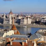 Budapest látképe az Országházzal – illusztráció a fővárosi közlekedési hírekhez