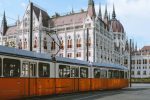 Sárga budapesti villamos, illusztráció a mindenszenteki BKK-közlekedéshez